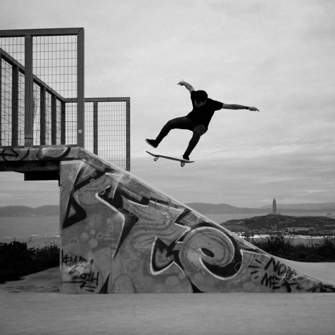 Iago skateboarding